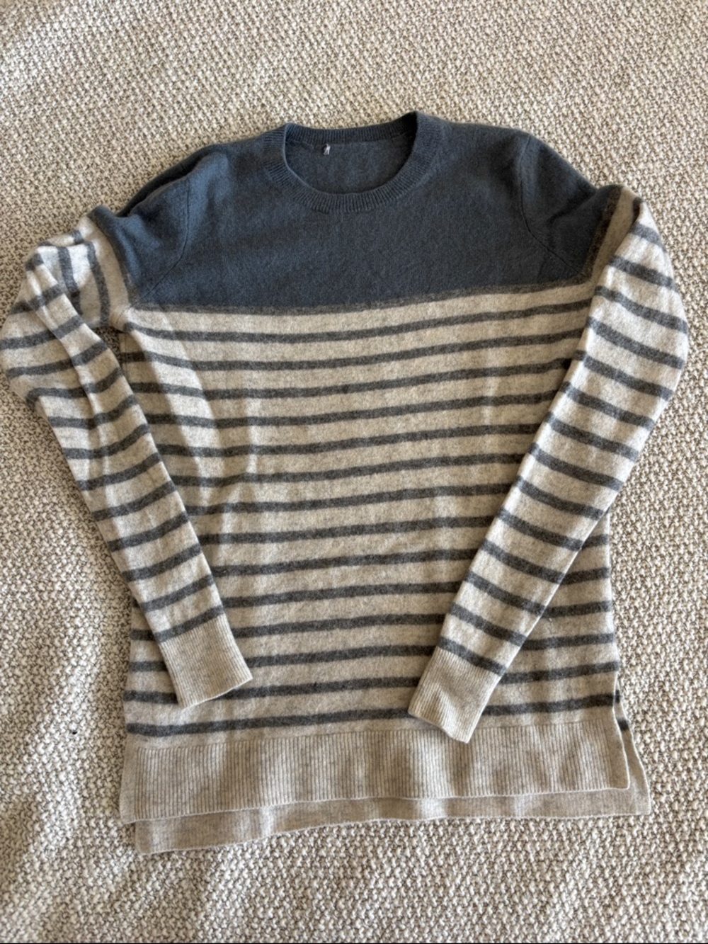 Vince cashmere sweater size xs